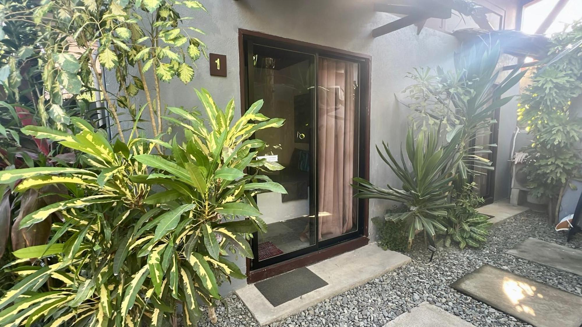 Yay Lodge Siargao, Private Room 1 With Ac & Hot Shower And Fast Starlink Wifi General Luna  Exterior photo